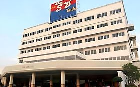 โรงแรมเดอะริช Hotel 4*